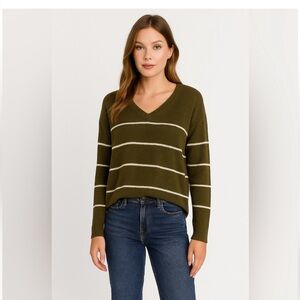 TAHARI Olive‎ Striped V-Neck Sweater